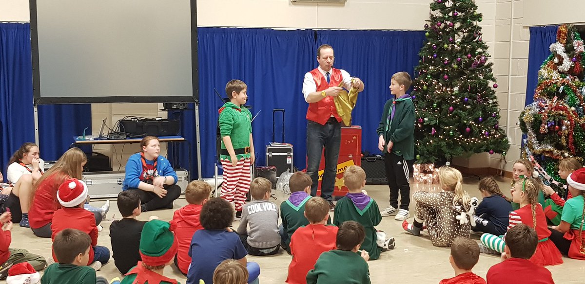 BuckshawScouts's tweet photo. Having fun at #santasleepover #cubs https://t.co/0Soa05MrT8