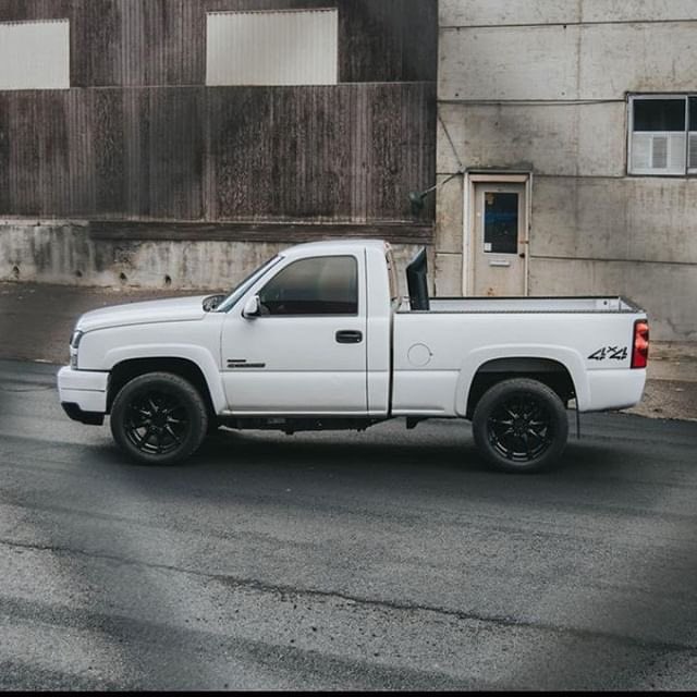 royal_trucking's tweet photo. @some.oregon.duramaxโs 06 standard cab shortbed lbz putting in work๐๐ผ๐๐ผ #royaltrucking
#americanforces #truck #trucks #obs #dodge #classictruck #suspension #teambillet #sema2018 #baggedtruck #24x14 #billet #26x16 #20x12 #22x14 #22x12 #28x16 #14wides #16wides #forged #polished https://t.co/dsJxHFDByt