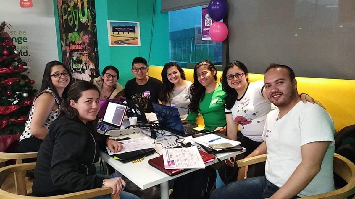 dianitahq's tweet image. 🤓 #djangogirlscolombia #pythoncolombia