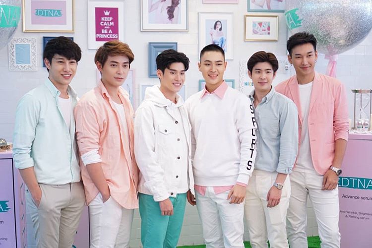actorsthai_br's tweet photo. E esse reencontro?! Nosso coração de Teefuse ship não aguenta,que saudades de todos os nossos meninos juntos 😍❤️
#teefuse #makeitright #makeitrightss2 https://t.co/SDvatdLS5R