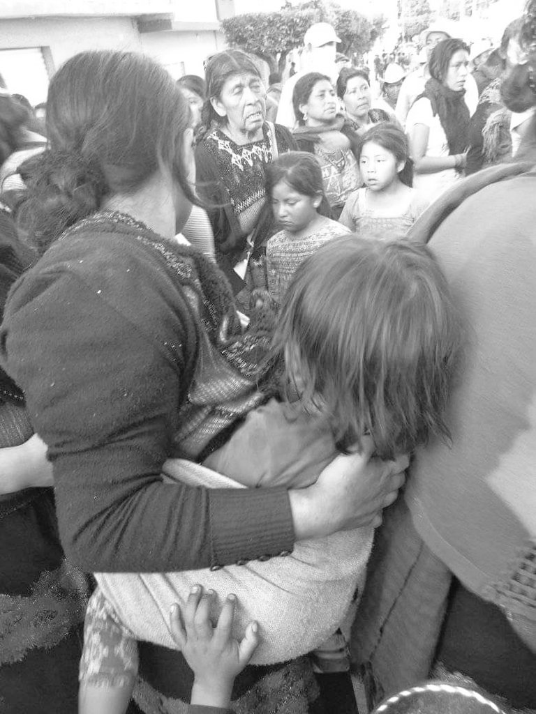 ChiapasenlaMira's tweet image. Hasta el último día de su mandato el gobernador interino de si mismo @VelascoM_ reprimio con gases lacrimógenos  a niños indígenas desplazados y a personal del sector salud  en Chiapas. @CdhFrayba @CNDH @ONGsArgentina @SOS_Mural @julioastillero @cdh_kuuntik