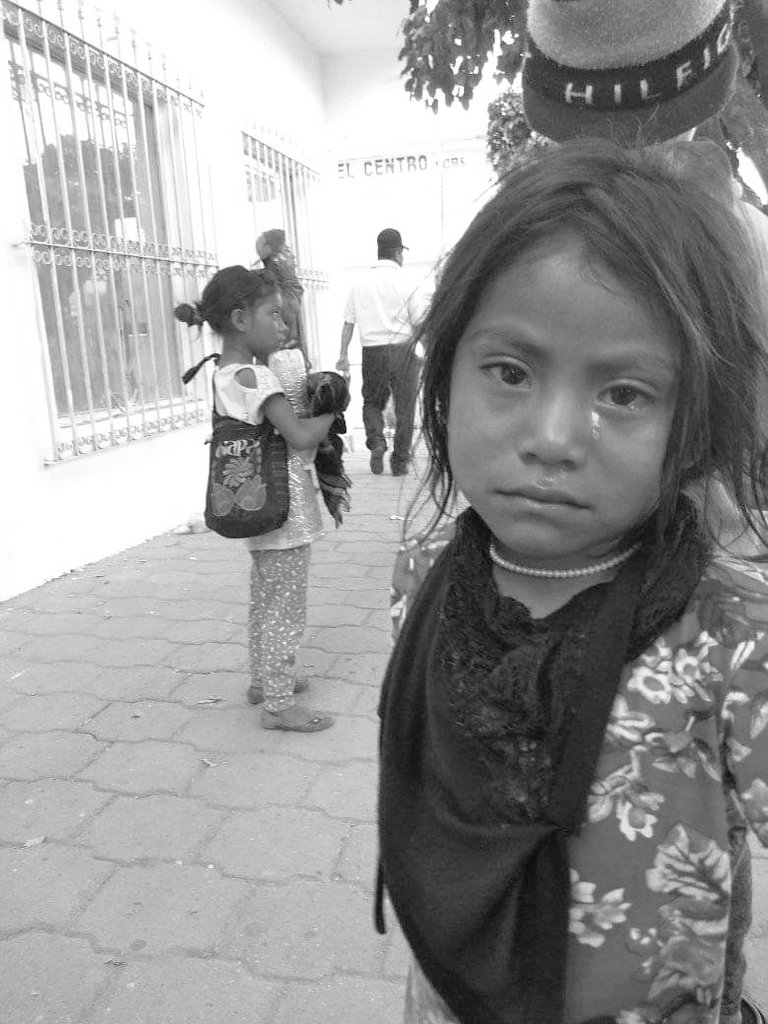 ChiapasenlaMira's tweet image. Hasta el último día de su mandato el gobernador interino de si mismo @VelascoM_ reprimio con gases lacrimógenos  a niños indígenas desplazados y a personal del sector salud  en Chiapas. @CdhFrayba @CNDH @ONGsArgentina @SOS_Mural @julioastillero @cdh_kuuntik