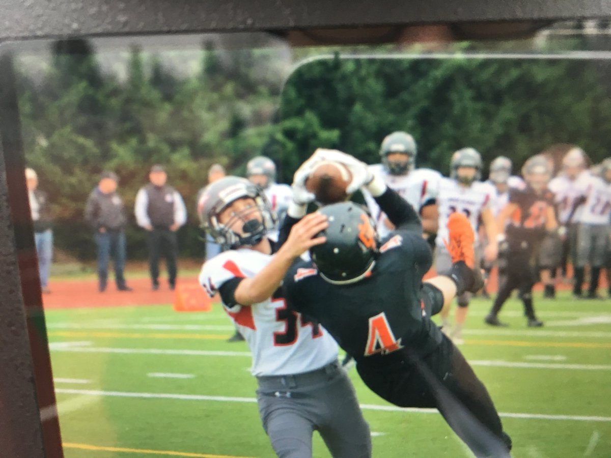 JTHart23's tweet photo. Heck of a catch by the freshman. https://t.co/Y4ZkDudsh7