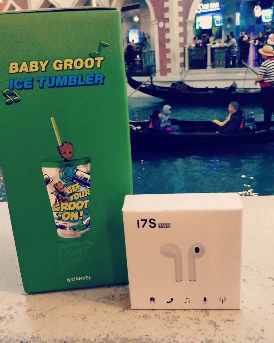 Paperclip2Tesla's tweet photo. My lovely girlfriend, Allison Reyes, has graciously traded her brand new "airpods" like headphones for the campaign! #CreatingReality #CharityWater #paperclip2tesla https://t.co/I07dAvRMWH