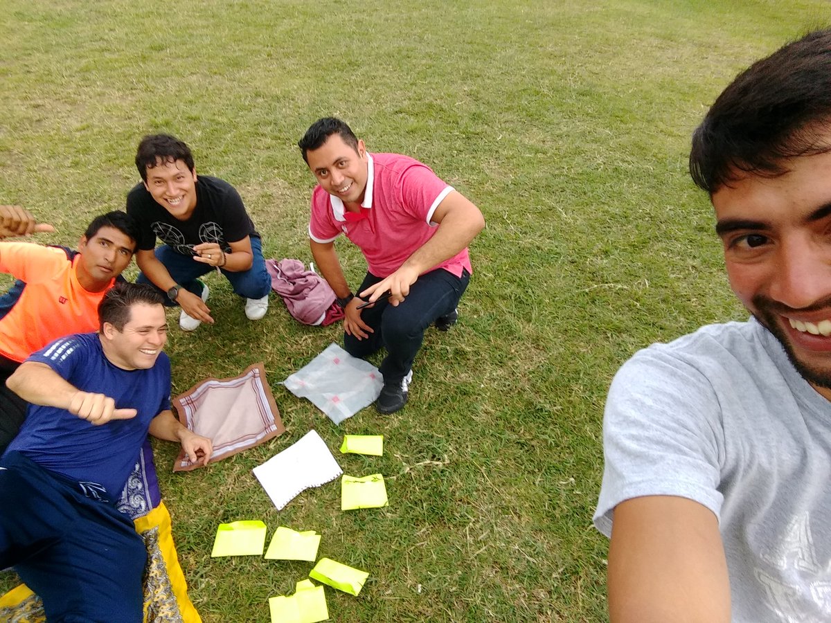 UliLEFRD's tweet photo. @betopolar @IUV_Universidad #TrabajoEnEquipo #losindocumentados https://t.co/jgLJcjVeMa