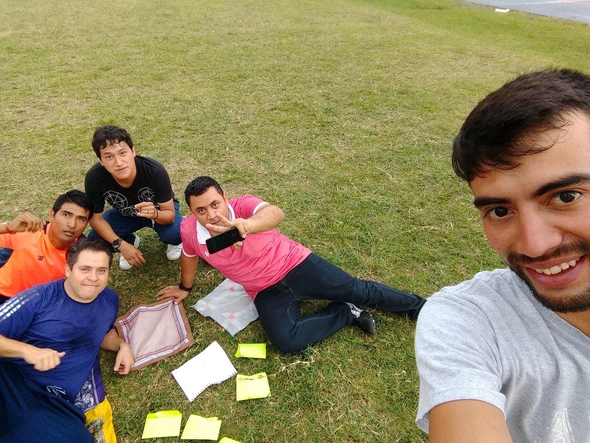 UliLEFRD's tweet photo. @betopolar @IUV_Universidad #TrabajoEnEquipo #losindocumentados https://t.co/jgLJcjVeMa
