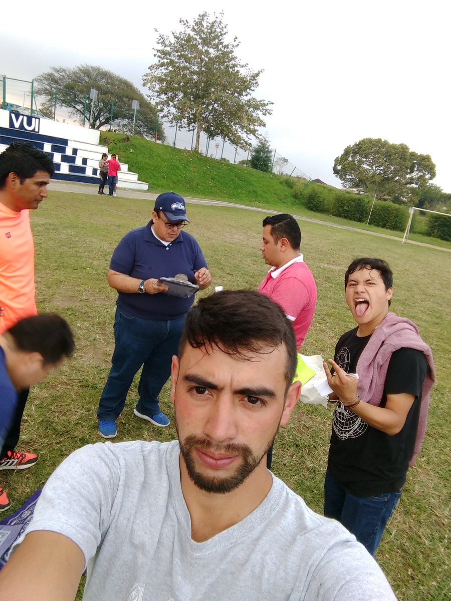 UliLEFRD's tweet photo. @betopolar @IUV_Universidad #TrabajoEnEquipo #losindocumentados https://t.co/jgLJcjVeMa