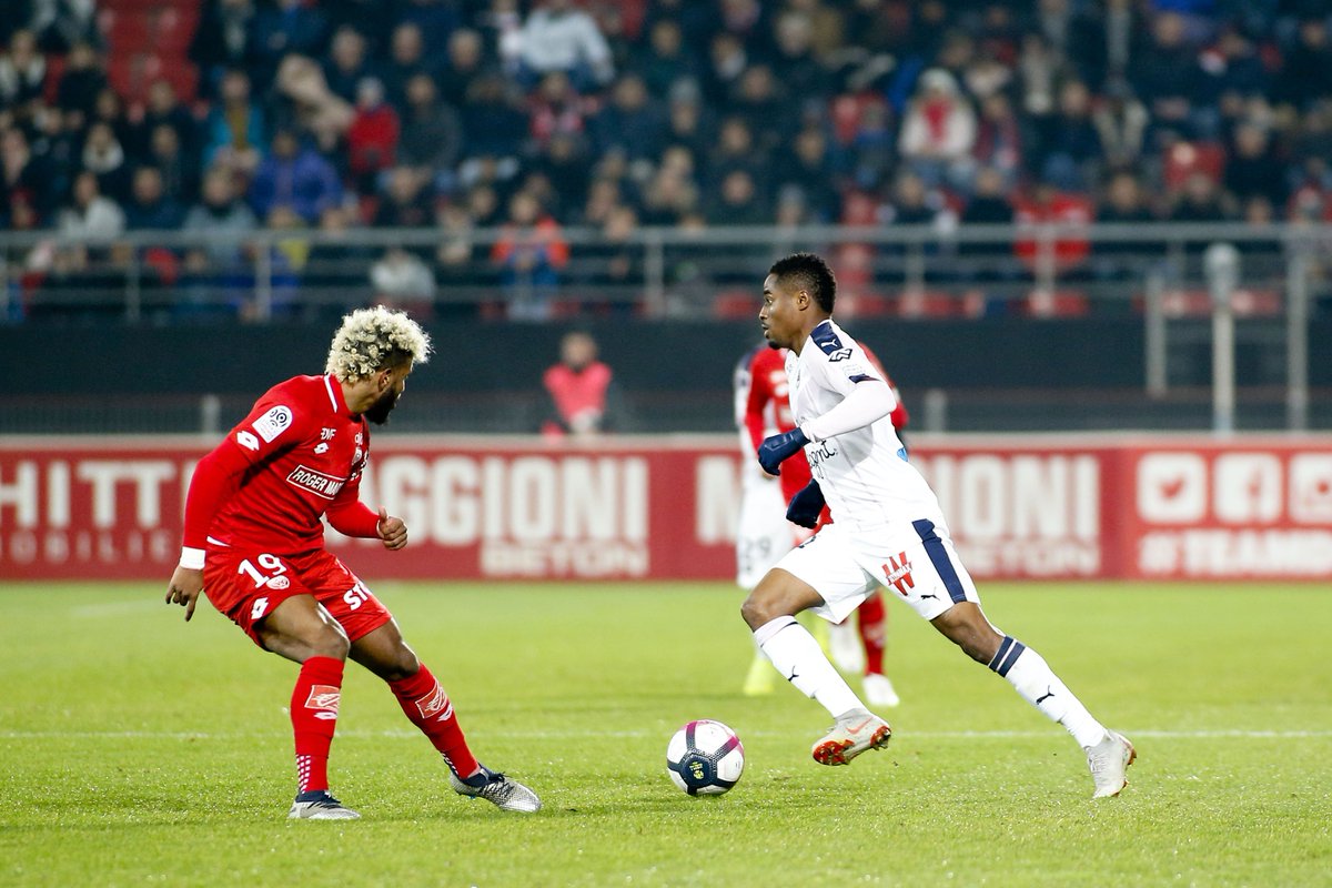 Championnat de France de football LIGUE 1 2018-2019 - Page 8 DszifYCWwAAJY1X