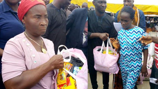 Indo_mix_'s tweet photo. Politician empowers villagers with indomie, maggi cubes but they look unhappy (photos) https://t.co/epicEPq4aF @afrobeat9ja https://t.co/gEIj5V1aEL