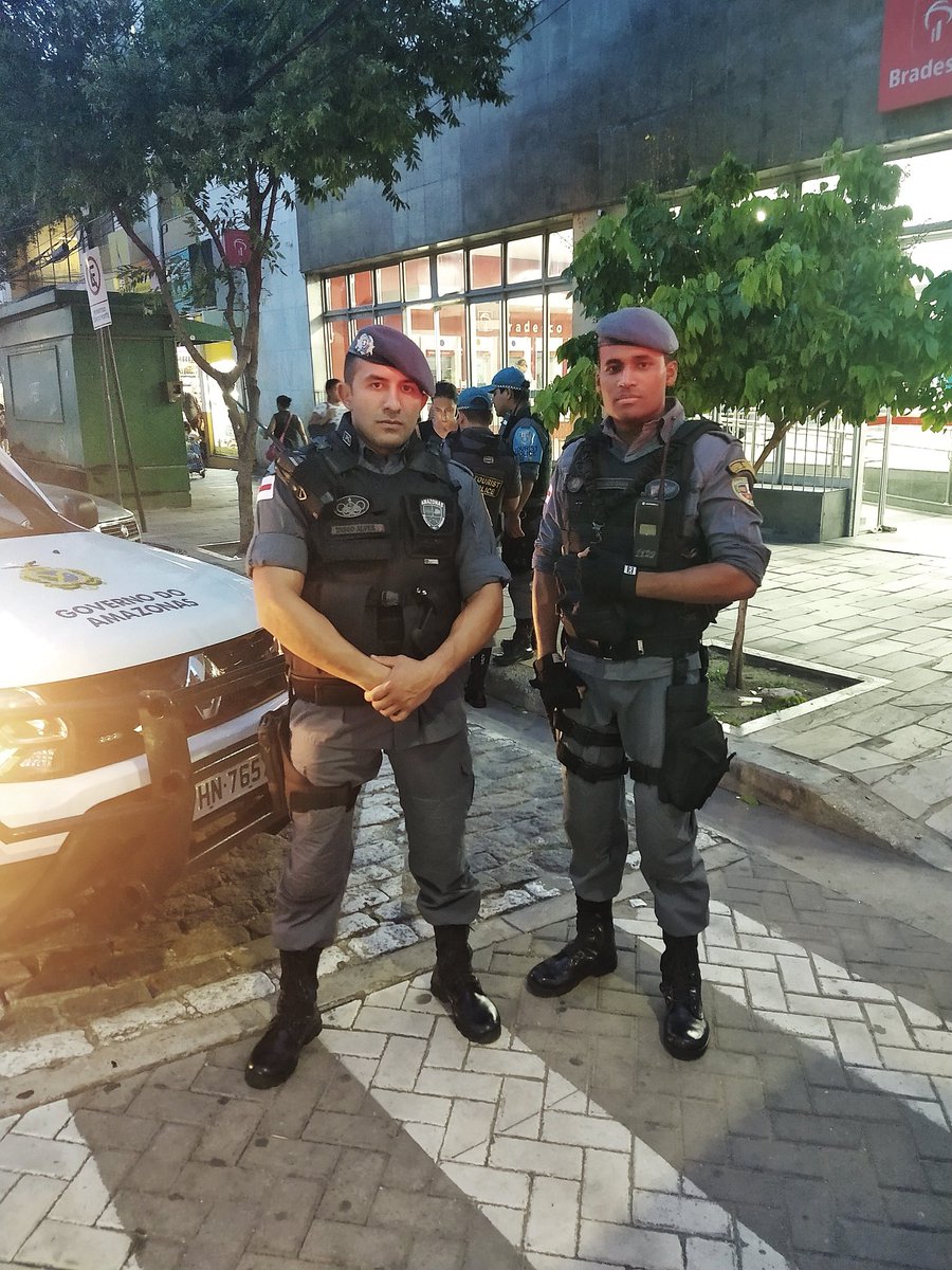 CapitaoTasso's tweet photo. Mais um serviço pra conta. Parabéns 2o Ten Fernando Gama @tenfernandogama pelo empenho na sua área de serviço (24a CICOM/CENTRO) juntos somos mais fortes, quero agradecer também a todos os Tenentes da Zona Sul (1a, 2a, 3a, 7a e 24a CICOM) #policiamilitar #pmamazonas #pmam https://t.co/pb4HXsJx9g