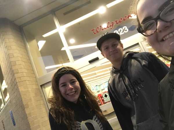 ohdeutsch's tweet photo. OH Deutscher Klub and German Honor Society Students ringing bells for the Salvation Army! https://t.co/AFELt1LkXw