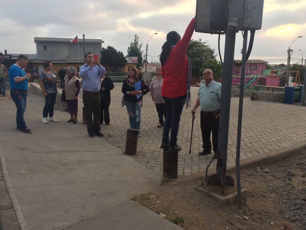 sergiogahona's tweet photo. Cerrando jornada de visitas a terreno junto a @claudiomeza5 y @acaguileraa ahora con JJVV Esmeralda escuchando sus problemas y necesidades comunitarias de seguridad pública, mantención alumbrado, deterioro de plazas, atención CESFAM y déficit de vigilancia policial https://t.co/a1k8D2rNJ6