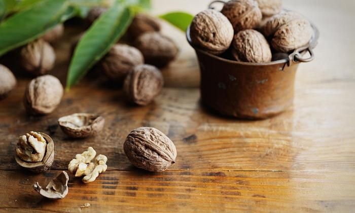 Diet_Health_en's tweet photo. Did you know that walnuts have higher antioxidant activity than any other common nut & studies suggest that eating a walnut-rich meal can prevent oxidative damage of “bad” LDL cholesterol after eating, #superfoods #supernuts #healthyeating #cleaneating https://t.co/JX1H3f37fO https://t.co/qar3Qtglk3