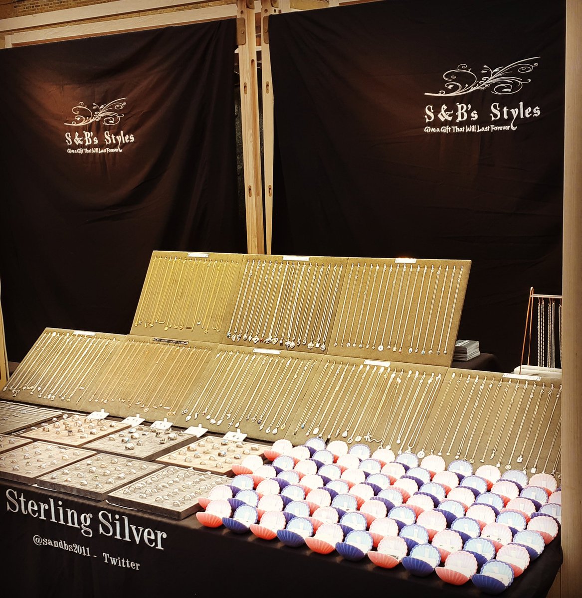 sandbs2011's tweet photo. Come visit us @oldspitalfields
"Give a Gift That Will Last Forever"
@sandbs2011 - #sandbs2011
#SterlingSilver & #StainlessSteel
Jewellery.!.! https://t.co/SKCbK0egp6