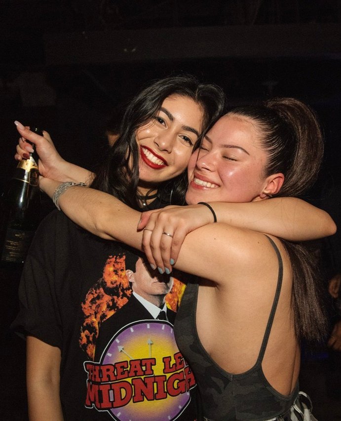 In the moment 😍
#ithappensatnight 
Photo by <a href="/bb/">Brian Bailey</a>.coconutbuns