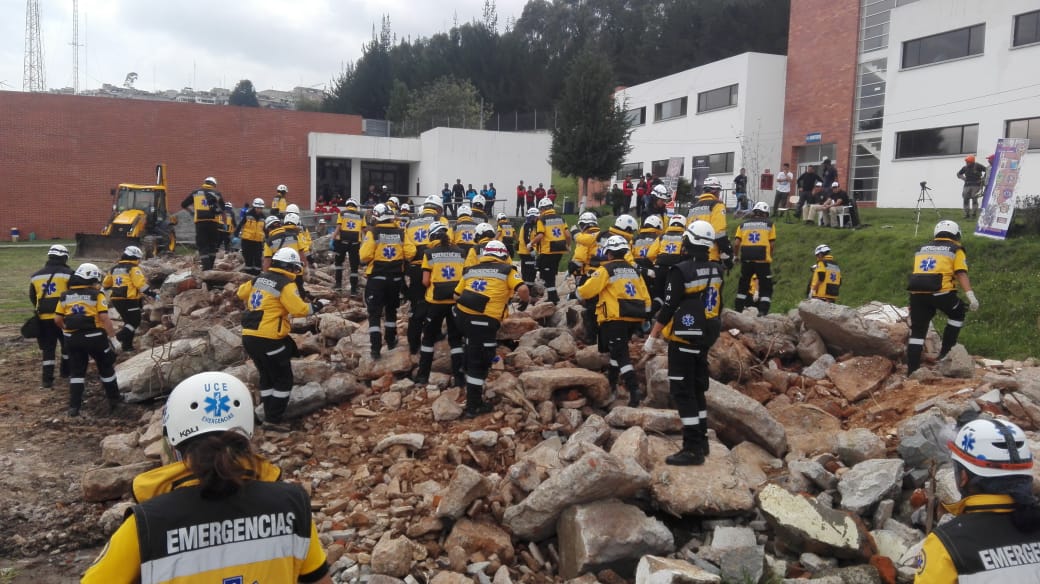 somos_aph_uce's tweet photo. Carrera de Atención Prehospitalaria presenté en distintos eventos en la ciudad de Quito #FiestasDeQuito https://t.co/t8Xr0BSlFw