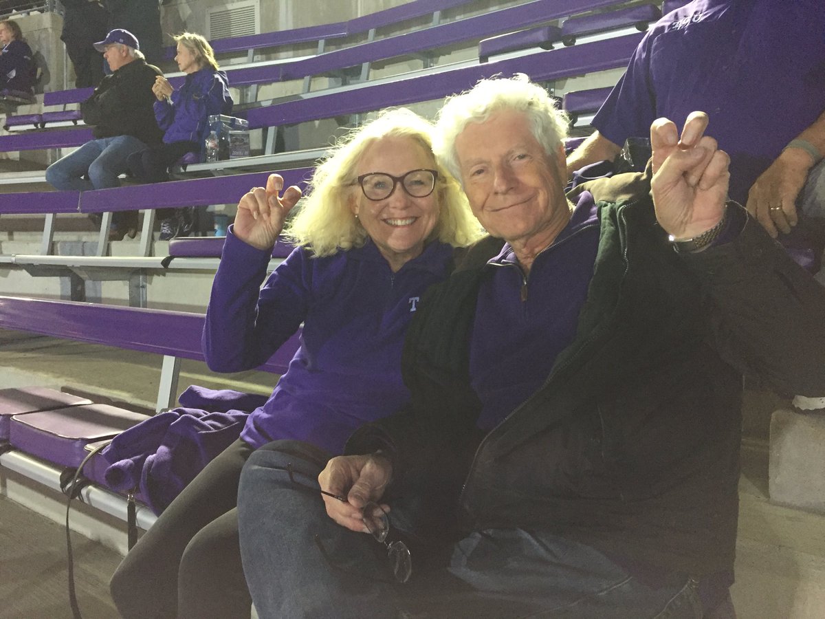 RobertBittle1's tweet photo. ⁦@TCU_Athletics⁩ #beatOSU Dr. and Mrs. Williamson and TCU Engineering say GO FROGS!! https://t.co/dNKyoJojbV