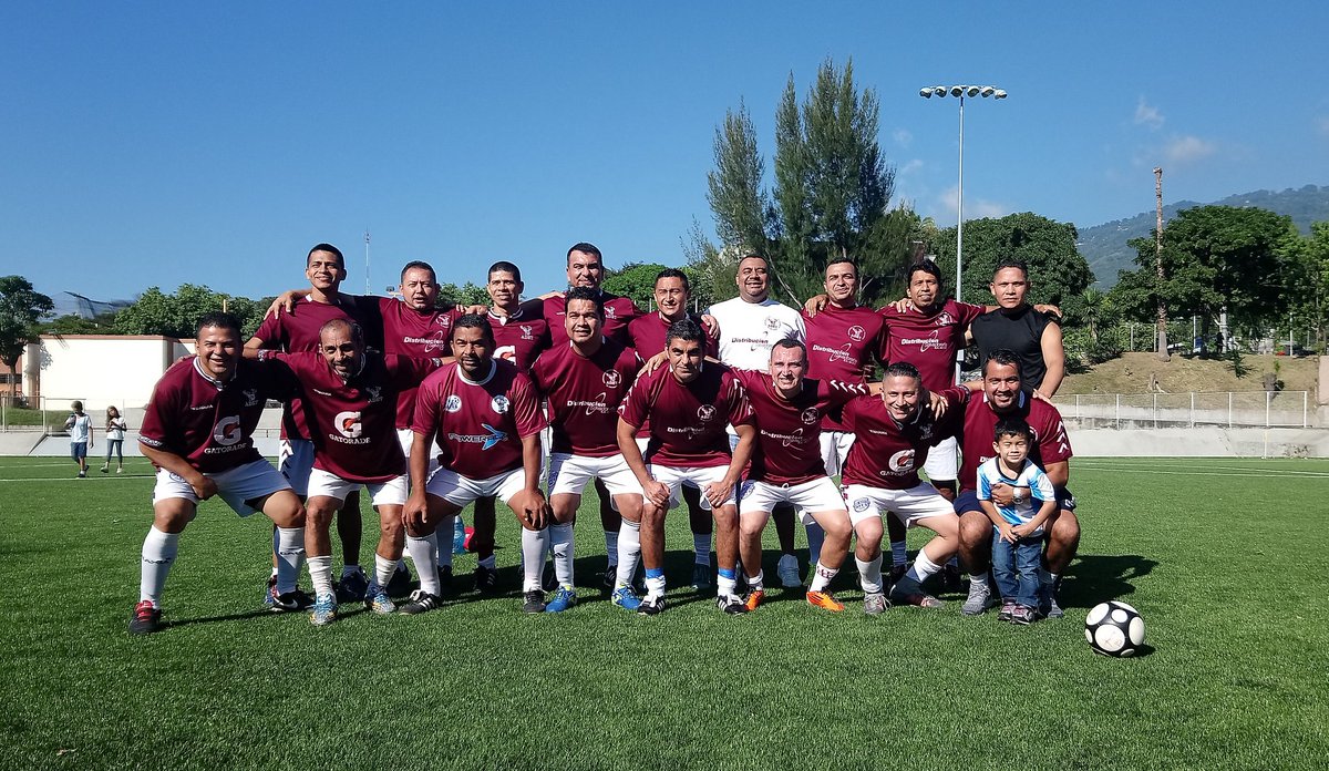 Mauricio0510's tweet photo. Empezó la acción en la #LigaMáster. En la @fesfut_sv #ADET y #Platense disputarán el título de la categoría máster. El tercer lugar lo ganó #RealDestroyer, que hoy no verá acción. @EDH_Deportes @JuanCallesMAS https://t.co/8fkYP1UtDB