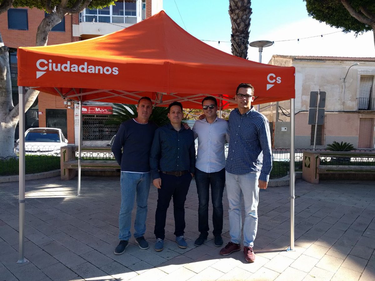 CaballeroElche's tweet photo. Fenomenal #CarpaCiudadana 🍊esta mañana con los compañeros de @CsSanFulgencio y de la Vega Baja. 
Enhorabuena @javierdgil por la gran iniciativa y seguir acercando la política a los ciudadanos de San Fulgencio. https://t.co/TlPBq1uZZx
