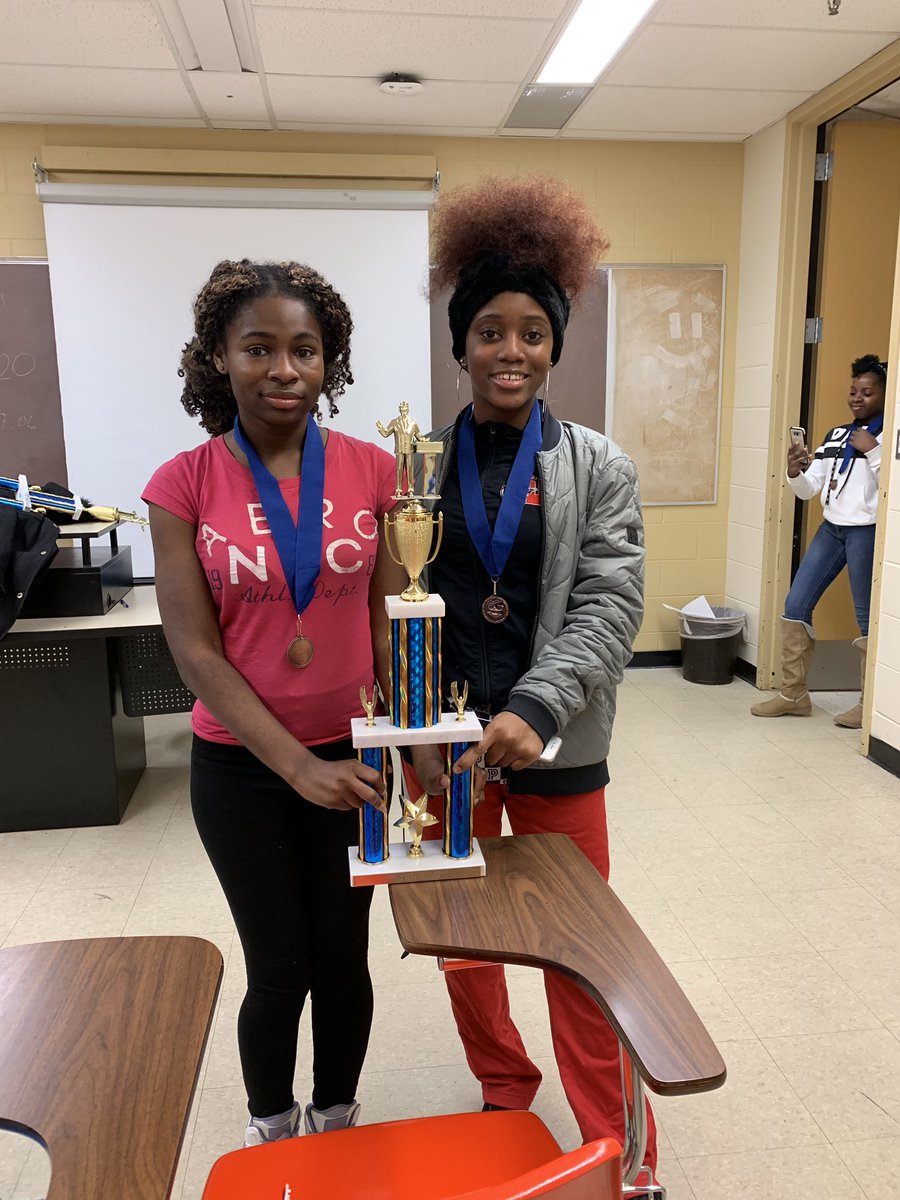 SukiJH's tweet photo. #UPrepDebate  #Detroit #Debate
1st place JV &amp; 2nd place Novice &amp; Novice Quarter Finalist &amp; A bunch of Speaker Medals
#MyKidsAreBrilliant #KickingAffsAndTakingNegs #ThisIsWhyITeach313 #EducateDetroit #Teach313 https://t.co/kxRrfZ4miU