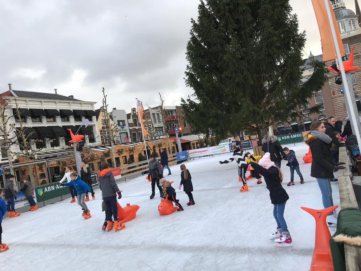 VitaEvent's tweet photo. Volop schaatsplezier in Middelburg en Goes #schaatsen #ijstijd #middelburg #Goes #winterstad https://t.co/JzFRdSePsH