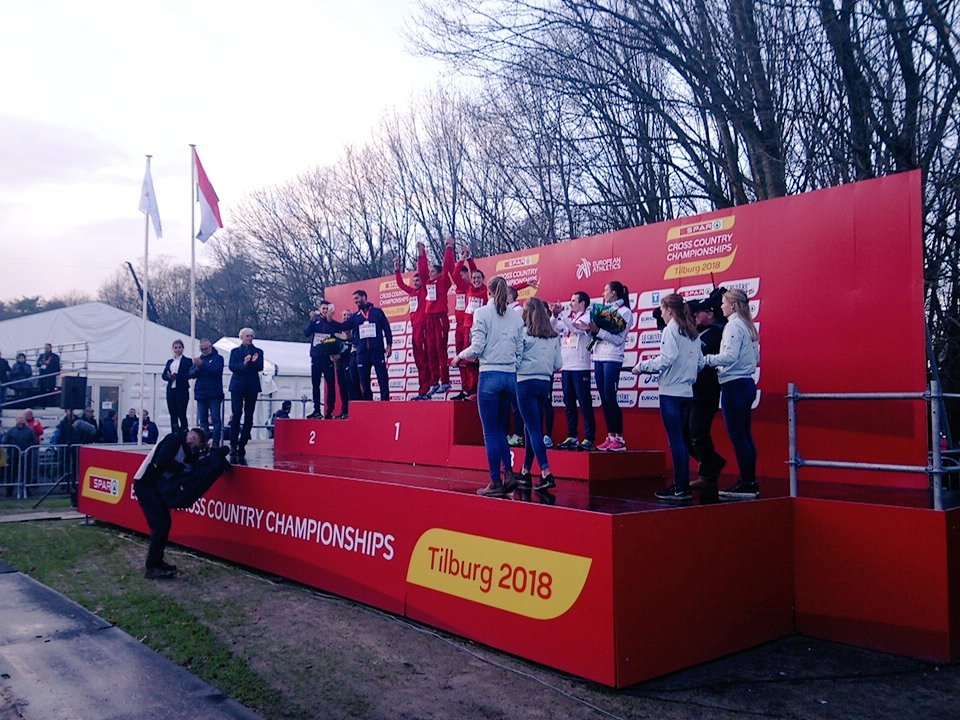 Time for the Mixed Relay medals! #Tilburg2018 #creatingcrossovers 🥇🇪🇸🥈🇫🇷🥉🇧🇾