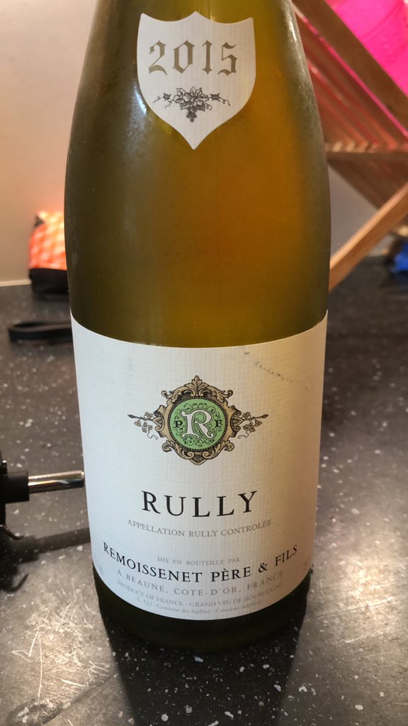bxavier1911's tweet photo. Notes beurrées, légère acidité pour ce Rully 2015 de la maison Remoissenet père et fils. #winelover @VinsdeBourgogne #winetasting https://t.co/xJQcSex9sp