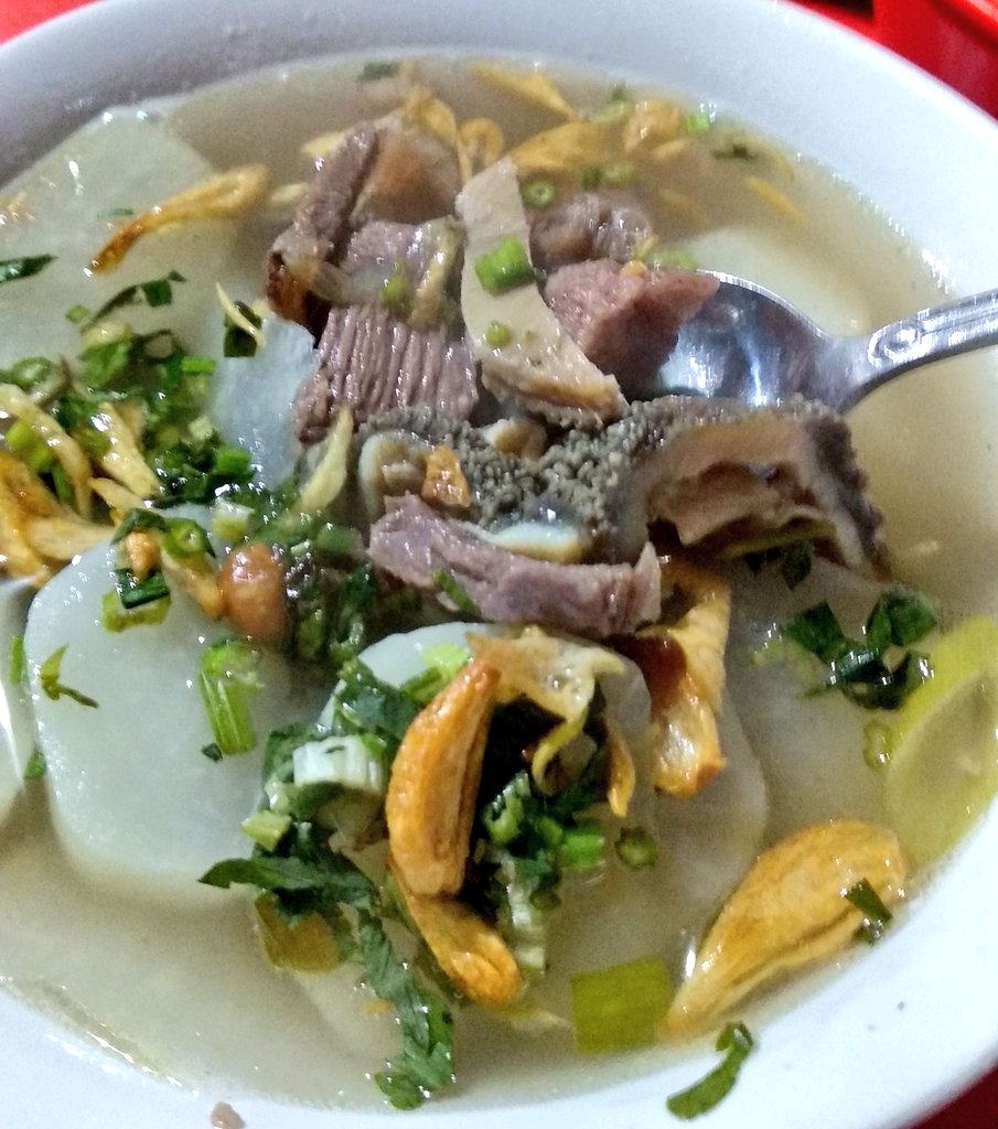 banyumurti's tweet photo. Soto Bandung Pak Simon, salah satu 'must-try' yang ada di jejeran Cibadak Culinary Night #KulinerBandung #daharbae https://t.co/QWclJ1ucOx