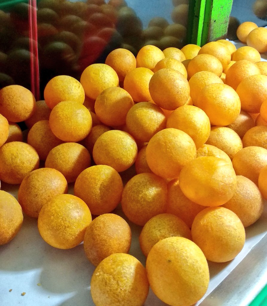 banyumurti's tweet photo. Jangan lupa beli cemilan Bola Ubi, masih di kawasan Jl Cibadak. 15rb/10pcs. Enak banget dimakan anget2
#KulinerBDG #kulinerbandung #daharbae https://t.co/qUbMYHKoCV