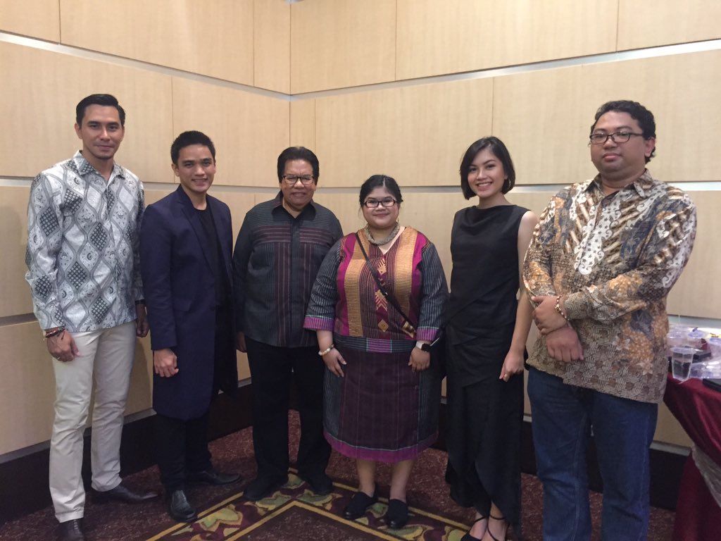 A year ago my movie <a href="/nightbusfilm/">Night Bus Pictures</a> won Best Movie &amp; other categories <a href="/festivalfilmid/">Festival Film Indonesia</a> #PialaCitra #nightbusfilm #throwback ❤️🙏🏼

The greatest feeling. Alhamdulillah. Semoga diberikan kesempatan untuk berkarya lagi tapi kali ini ditulis oleh saya, amin. Cc: <a href="/Dsinathrya/">darius sinathrya</a>