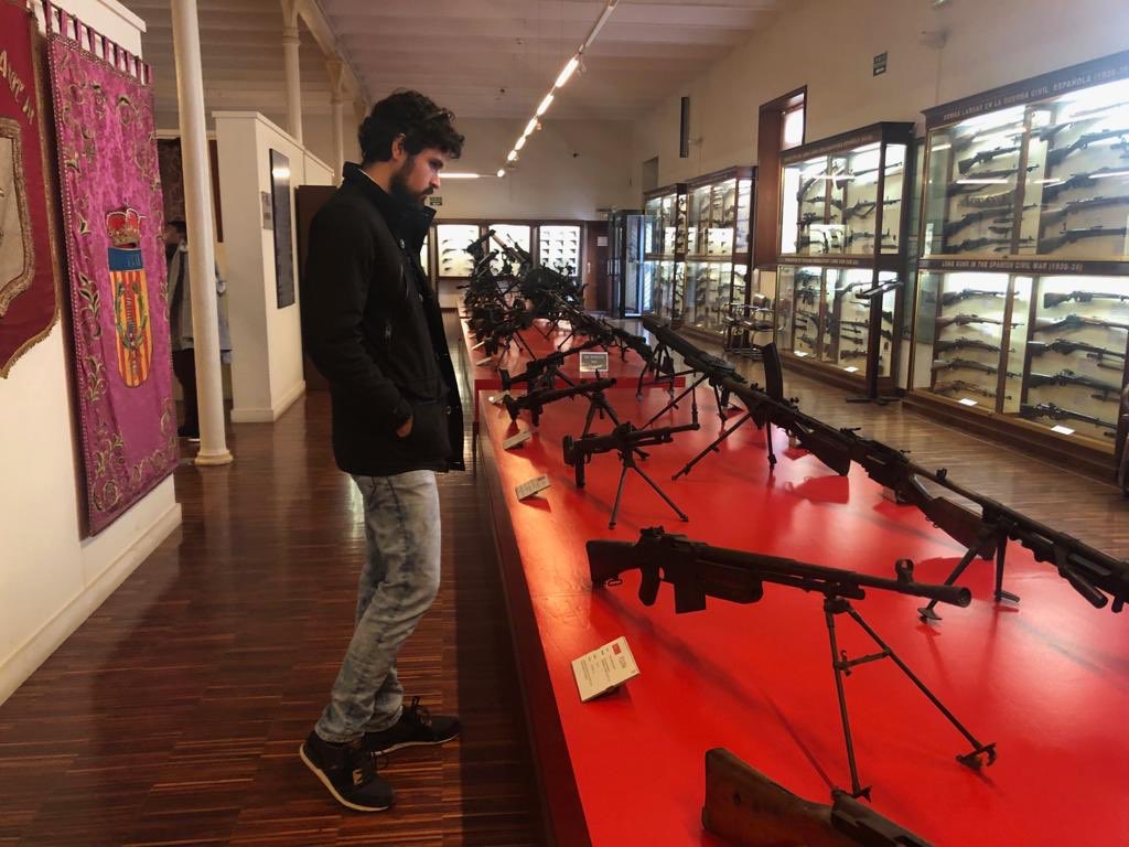 ManuelPCalbonia's tweet photo. Eso es lo que queremos, un Ejército del pueblo, integrado por el pueblo, para defender al pueblo. Ⓜ️💪🏻

🔵 El próximo #21D  demostraremos que es posible un futuro mejor. 💪🏻

#SÚMATEACALBONIA
#VOTAPARTIDOAZUL https://t.co/RSFLPnoiWn
