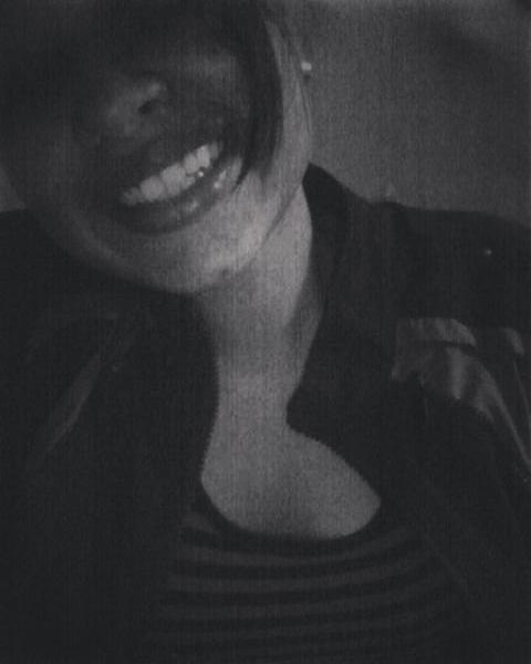 MerciBully's tweet image. A pesar de todo, sonríe.