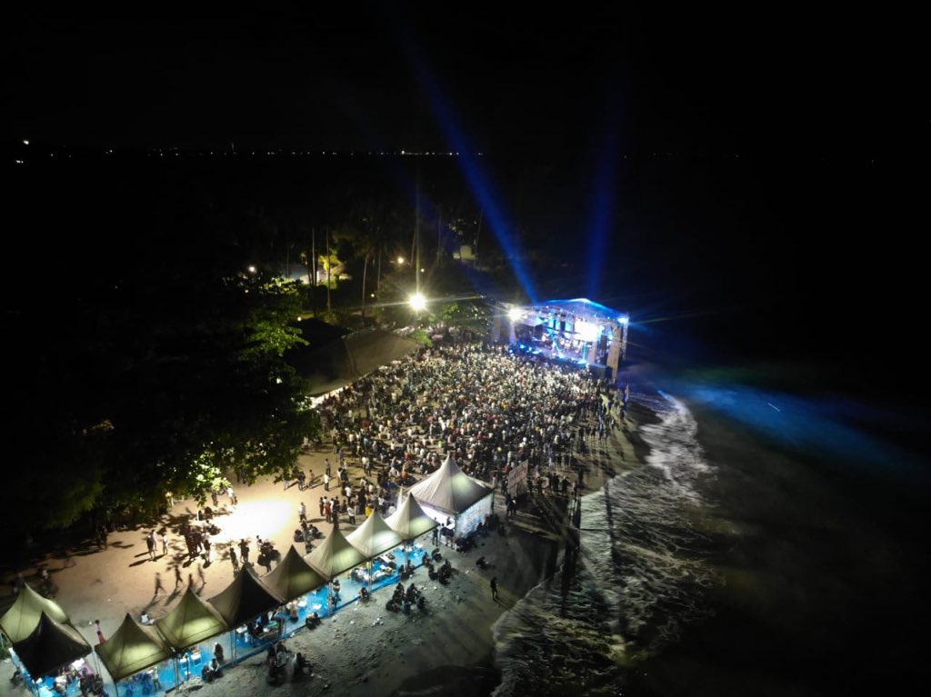 alokbinzima1's tweet photo. Mandiri Senggigi Sunset Jazz 2018, love it!! 
#Mandirisenggigisunsetjazz2018 https://t.co/MOjJwEiPNg