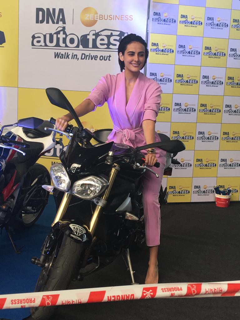 dna's tweet photo. Actress Mandana Karimi joins us today. Here she Interacted with VJTI students and stalls.
#autofest #dnaautofest #autofestdna #autofest2018
#mandanaakarimi #actressmandana #bikelover #carloverdone https://t.co/ZxibfqxoT2