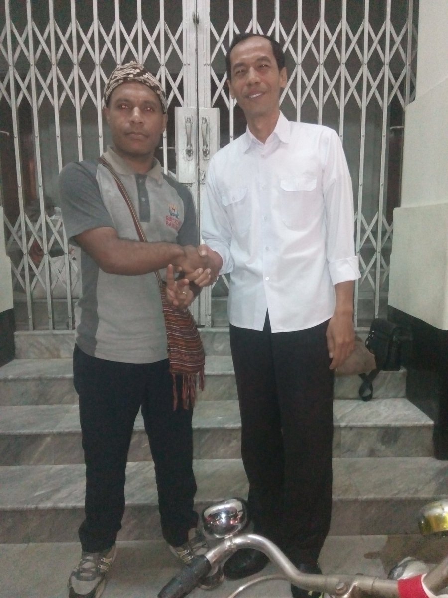 alkeleyalk's tweet image. Mirip ga bpk #Jokowi