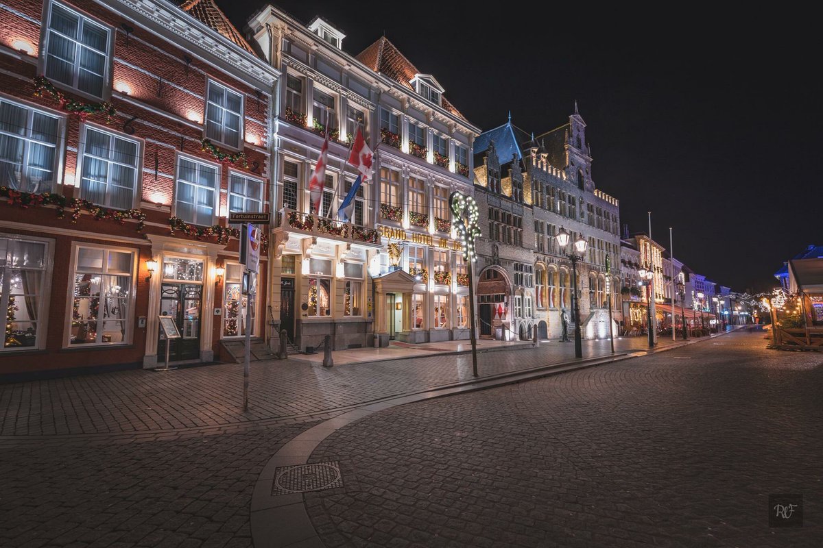 It’s beginning to look a lot like Christmas 🎄🎅🏻 hoteldedraak.nl #Kerst #VisitBrabant #aangenaambergenopzoom