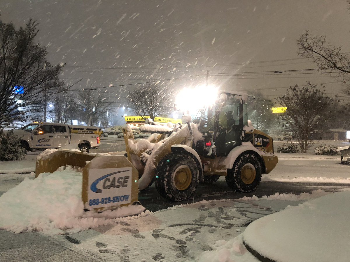 CaseFMS's tweet photo. Coming down in Greensboro, North Carolina. Four inches and counting! #casesnow #winterstormdiego #snowfighting #blizzard https://t.co/r9iZPRhlZK