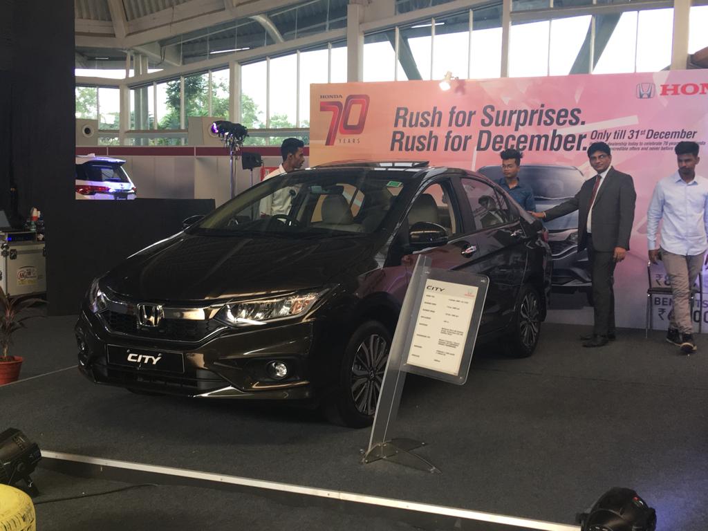 dna's tweet photo. DNA Auto fest showcases a wide range of national and international automobile brands. People are differentiating the models in terms of features and specs of cars.
#dnaautofest #autofest2018 #autofestdna #automobiles #carlover #bikelover https://t.co/zXFw1DKP3v