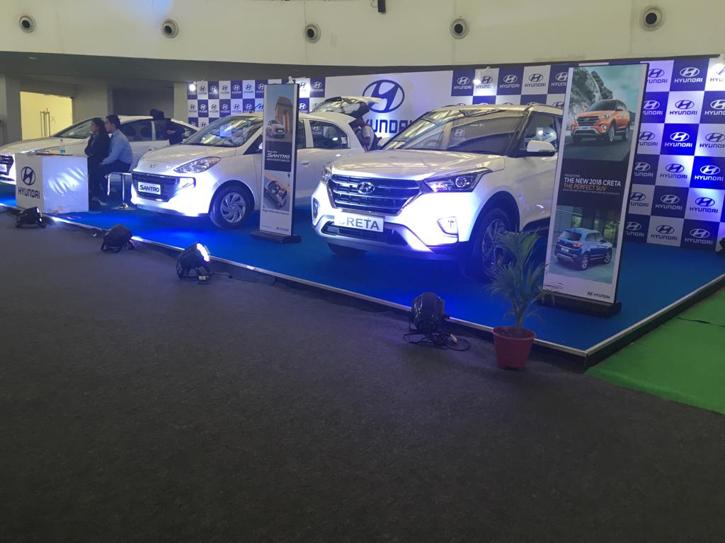 dna's tweet photo. DNA Auto fest showcases a wide range of national and international automobile brands. People are differentiating the models in terms of features and specs of cars.
#dnaautofest #autofest2018 #autofestdna #automobiles #carlover #bikelover https://t.co/zXFw1DKP3v