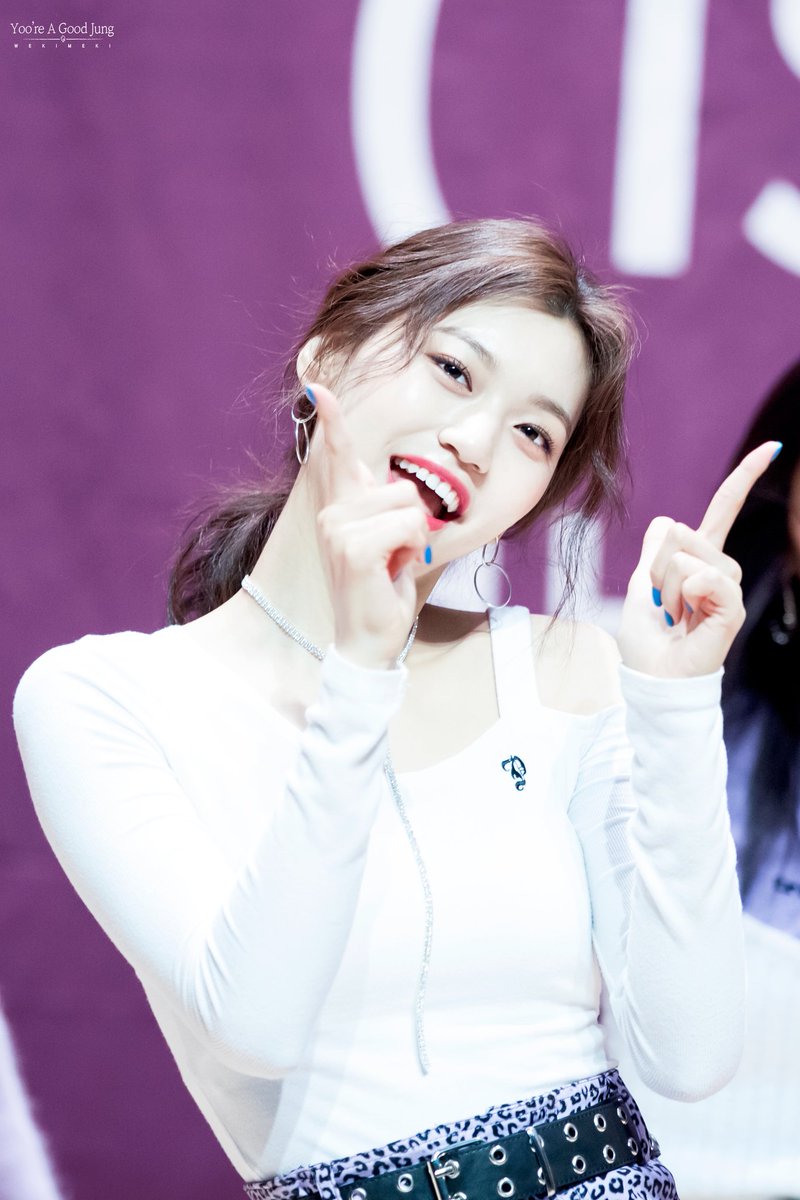 yoore_jung's tweet photo. 181201 인천팬사인회 도연

도연 여신님 😭

#위키미키 #wekimeki 
#김도연 #도연
#KIMDOYEON  #Doyeon https://t.co/qW5TC9yQcq