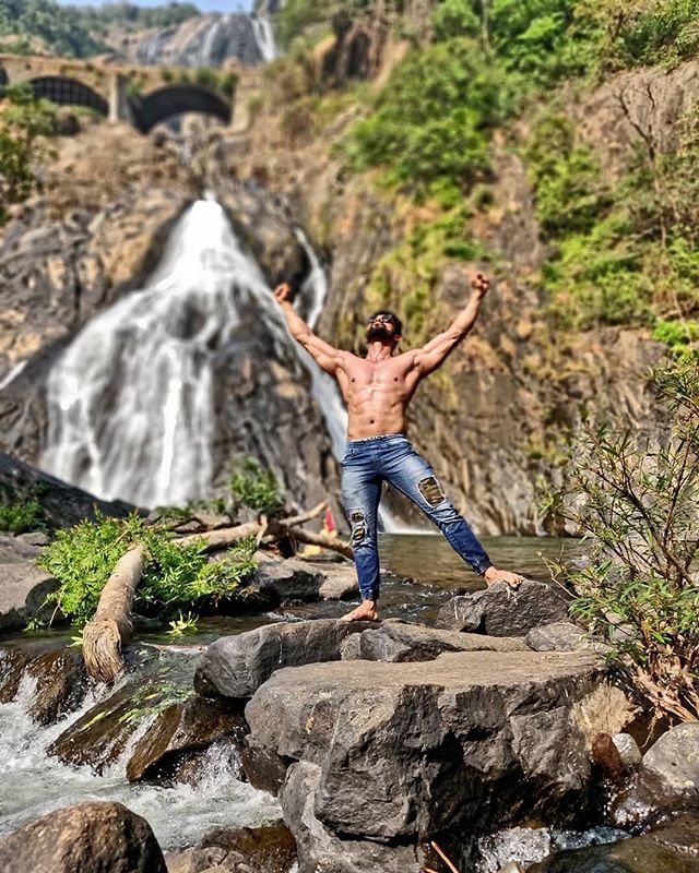 afzalfitnesspal's tweet image. Pic after 4 extreme #cheatdays....😎😎 #fitnessmodel #fitness #gym #fitnessmotivation #bodybuilding #fit #workout #motivation #fitnessaddict #fitfam #gymlife #fitspo #model #muscle #health #healthy #beach#beachbody #training #abs #gymmotivation #nutri … ift.tt/2BZaaLD