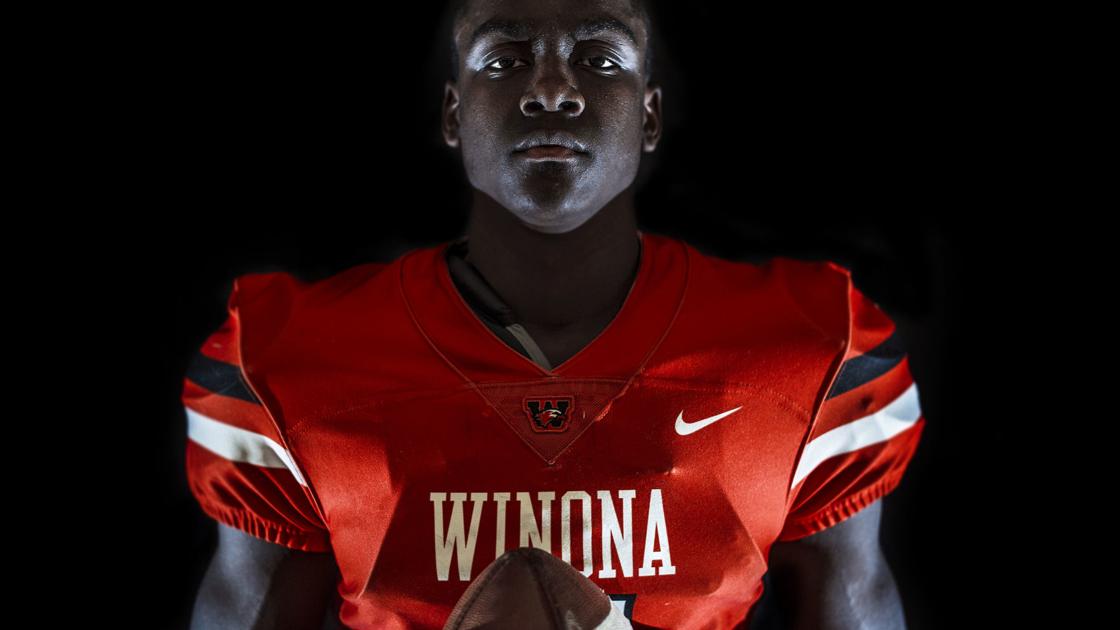 WinonaDailyNews's tweet image. THE BALL 'HAWK | Winona Daily News Player of the Year Terrell Hall's calm demeanor, electric playmaking were key to Winhawks' success dlvr.it/QtBqcw