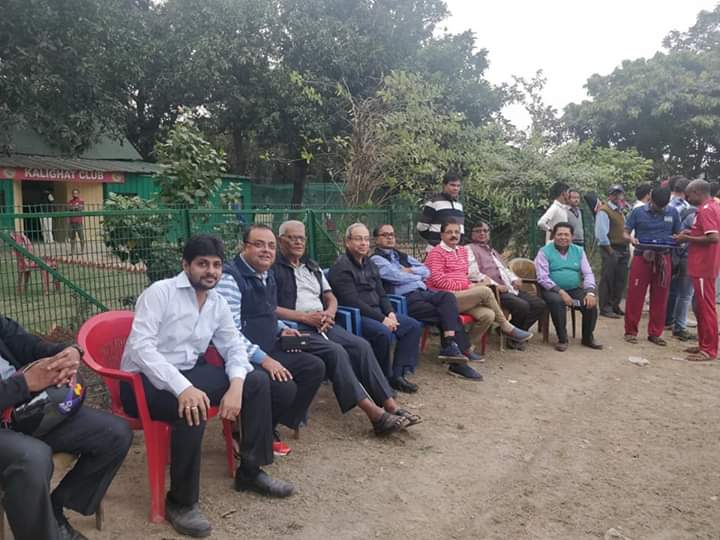 CabCricket's tweet photo. It's the start of #CAB's 1st Division Season and where better to find these gentleman than at the ground of #KalighatClub. Left to Right (sitting) Hony. Jt. Sec #AvishekDalmiya with #BabluGanguly #Mrinalda #BabluKolay #AlokNandi #PrabirChakraborty #GopalBanerjee  &amp; #SaradinduPal https://t.co/ooGyGFz5uZ