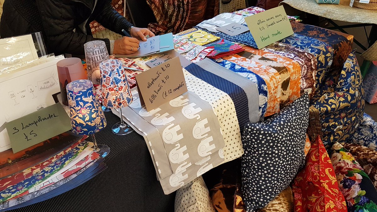 Xmas Market is still on at Abney Hall!! Come and get those last minute gifts until 6pm! <a href="/ilovemarkets/">I Love Markets</a> @StokeNewingtN16 <a href="/Stokeyparents/">StokeyParents</a> <a href="/StokeyCatsnDogs/">Stokey Cats and Dogs</a> #hackney #stokenewington #ChristmasMarket