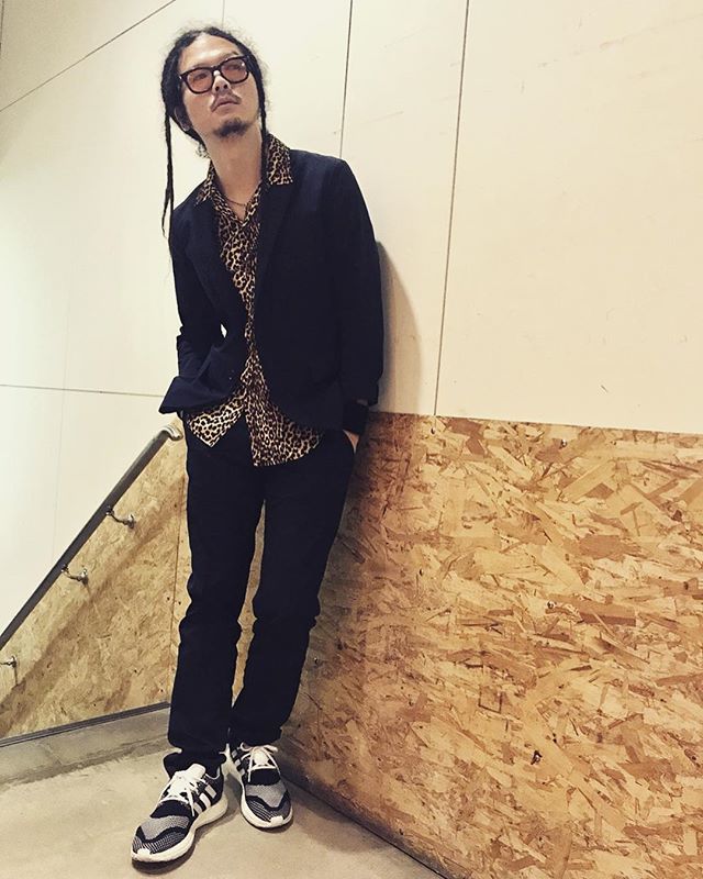 Alexandros Twitter પર Uniqlo Rudegallery ツアーのお衣装にございます事ざますわのよよ Sato ユニクロ 感動ジャケット 感動パンツ ルードギャラリー Y3pureboost 不良 輩 黒じゃないのよ紺なのよ そう言えばアー写で着たのもこいつでしたね Alexandros Twitter પર Uniqlo Rudegallery ツアーのお衣装にございます事ざますわのよよ Sato ユニクロ 感動ジャケット 感動パンツ ルードギャラリー Y3pureboost 不良 輩 黒じゃないのよ紺なのよ そう言えばアー写で着たのもこいつでしたね