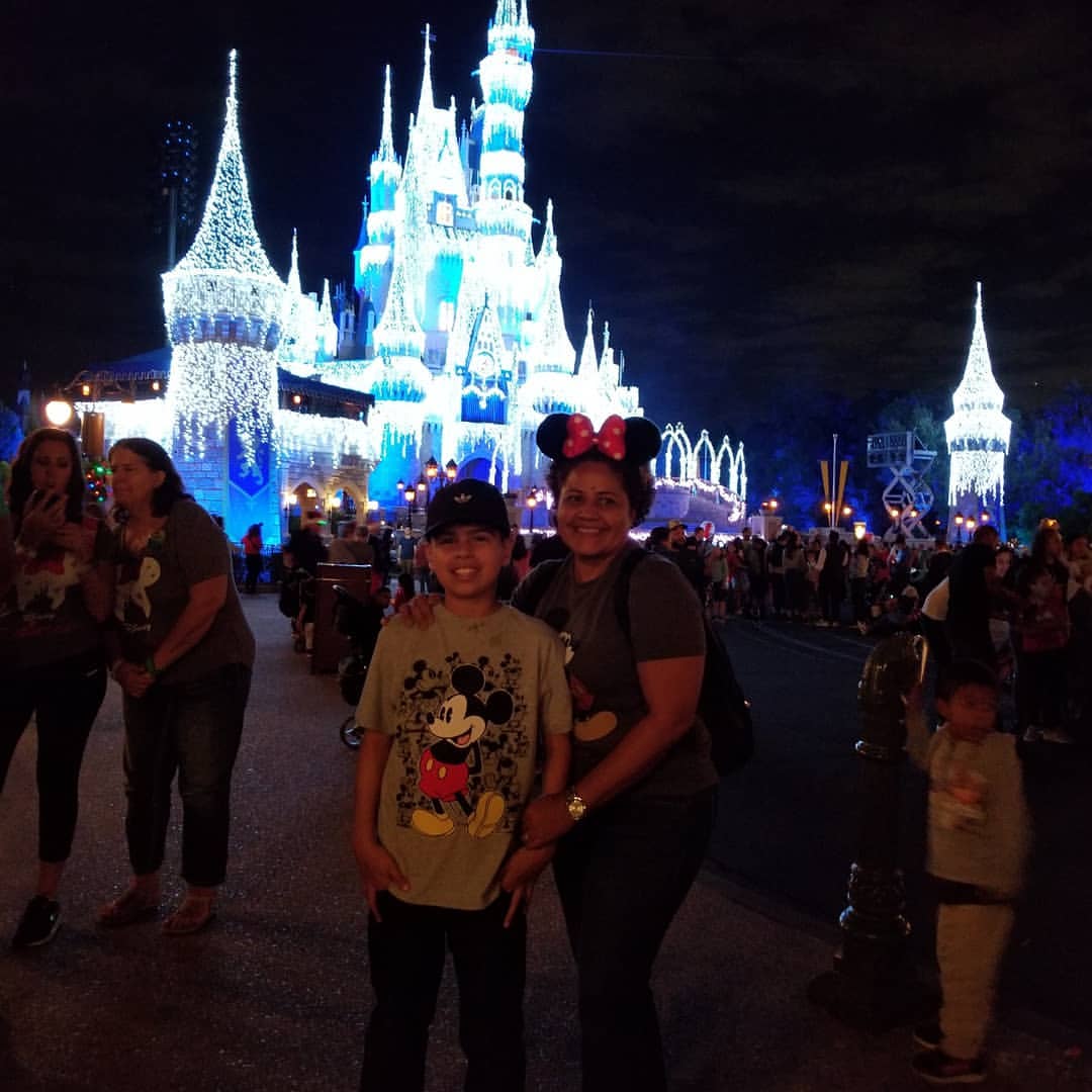 WandaHuertas's tweet image. Magic Kingdom 💥🎄🎆❤🎅
#DisneyTime ✈💥❤ 2018
#ChristmasVacation 🎅🎆🎄