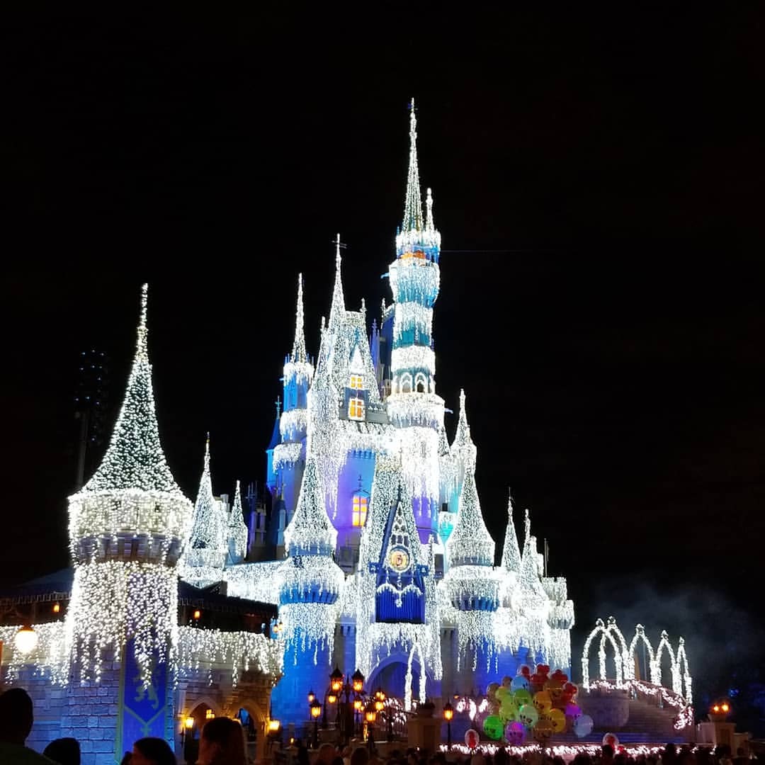 WandaHuertas's tweet image. Magic Kingdom 💥🎄🎆❤🎅
#DisneyTime ✈💥❤ 2018
#ChristmasVacation 🎅🎆🎄