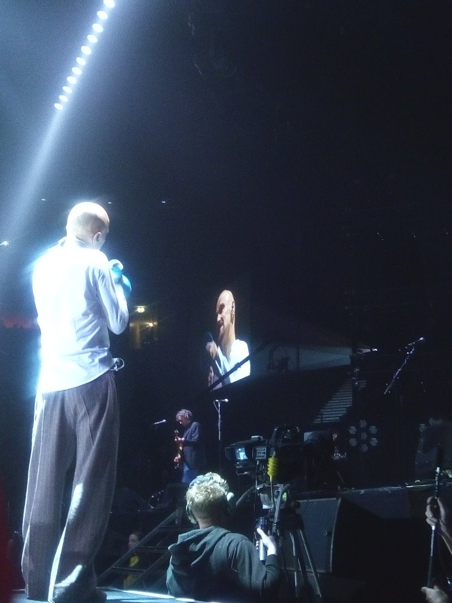 Jo_Hardie's tweet photo. The night of 2 Tims pt 2 😍 @wearejames @ManchesterArena ..... a wonderful night with so much ♥️ in the room...& I got my 'seedbom' 🌻🌼 #bestmerchever https://t.co/FI1bXU1Vvq