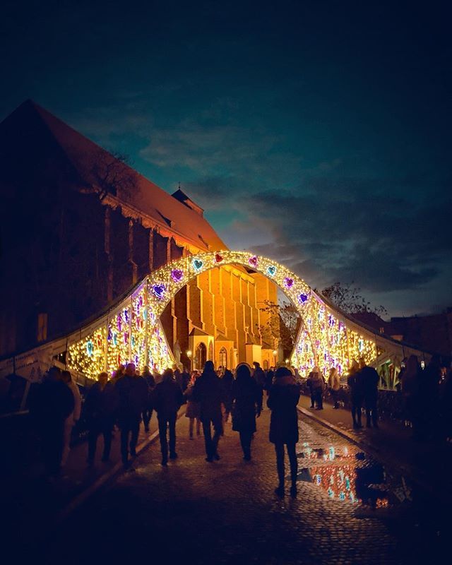 marcin_walencik's tweet photo. Most Tumski

#wroclaw #wrocław #night #xmas #polska #poland #wroclovers #YesImMobile #passionpassport #MobilnyTydzien #onlymobileart #MobileMag #visualfolk #Moodygrams #ArtOfVisuals #AGameOf10K #VisualAmbassadors #PolandGrams #WorldMobilePhotography #Tra… https://t.co/olTgl5uXBK https://t.co/IkThaTFMoA