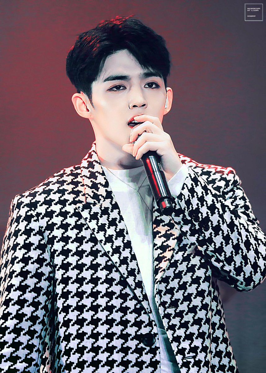 scoupsnet's tweet photo. 181128 Asia Artist Awards 

너와 함께라면 어디든지☆
#에스쿱스 #최승철 #SCOUPS @pledis_17 #세븐틴 #마카롱쿱뜨 https://t.co/dMrzaxI1m9